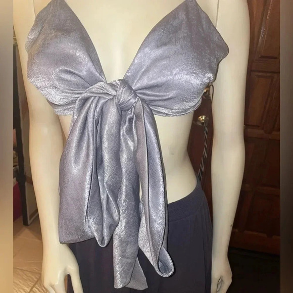 HYFVE CROPPED MULTI WAY WRAP TOP WITH ADJUSTABLE STRAPS SILVER  SIZE LARGE - Picture 4 of 16